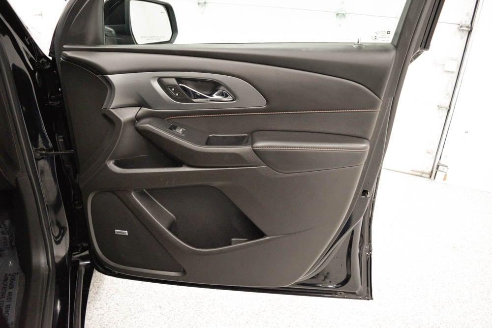 used 2021 Chevrolet Traverse car, priced at $31,218
