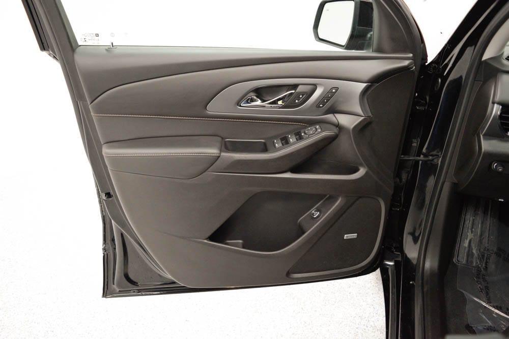 used 2021 Chevrolet Traverse car, priced at $31,218