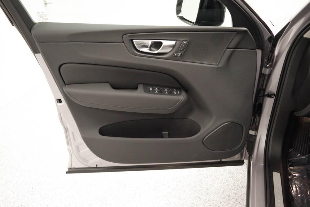new 2026 Volvo XC60 car, priced at $57,985