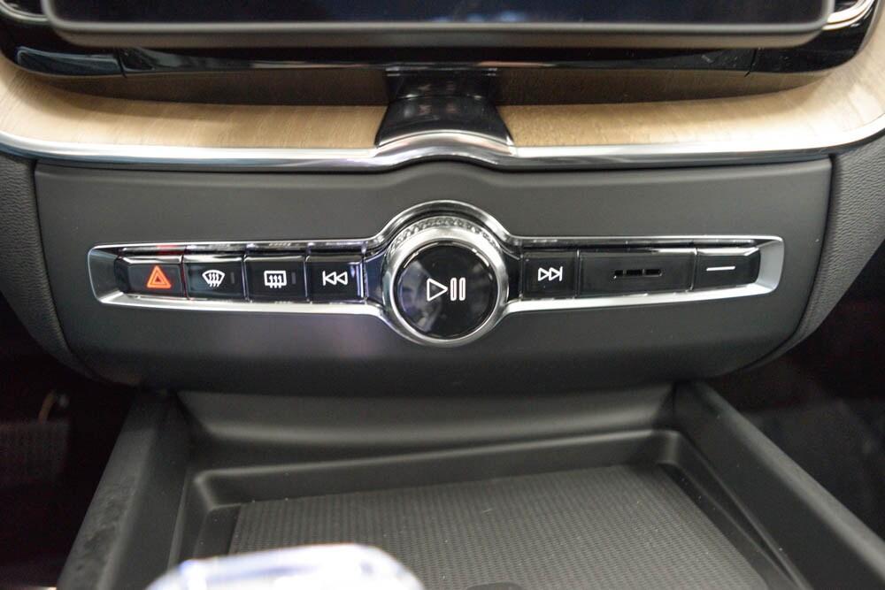 new 2026 Volvo XC60 car, priced at $57,985