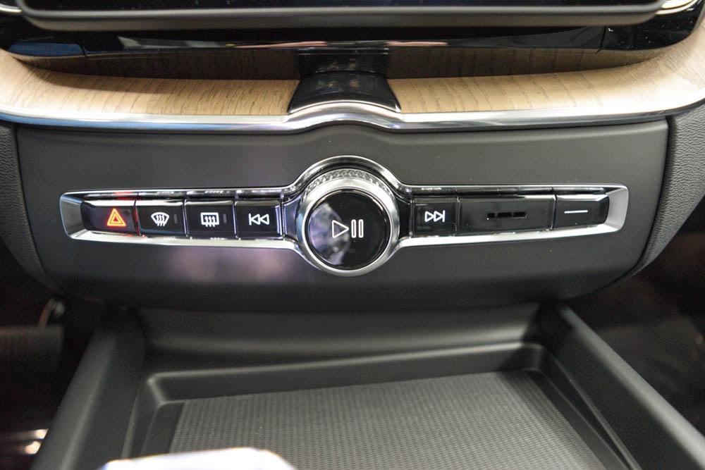 new 2026 Volvo XC60 car, priced at $59,745