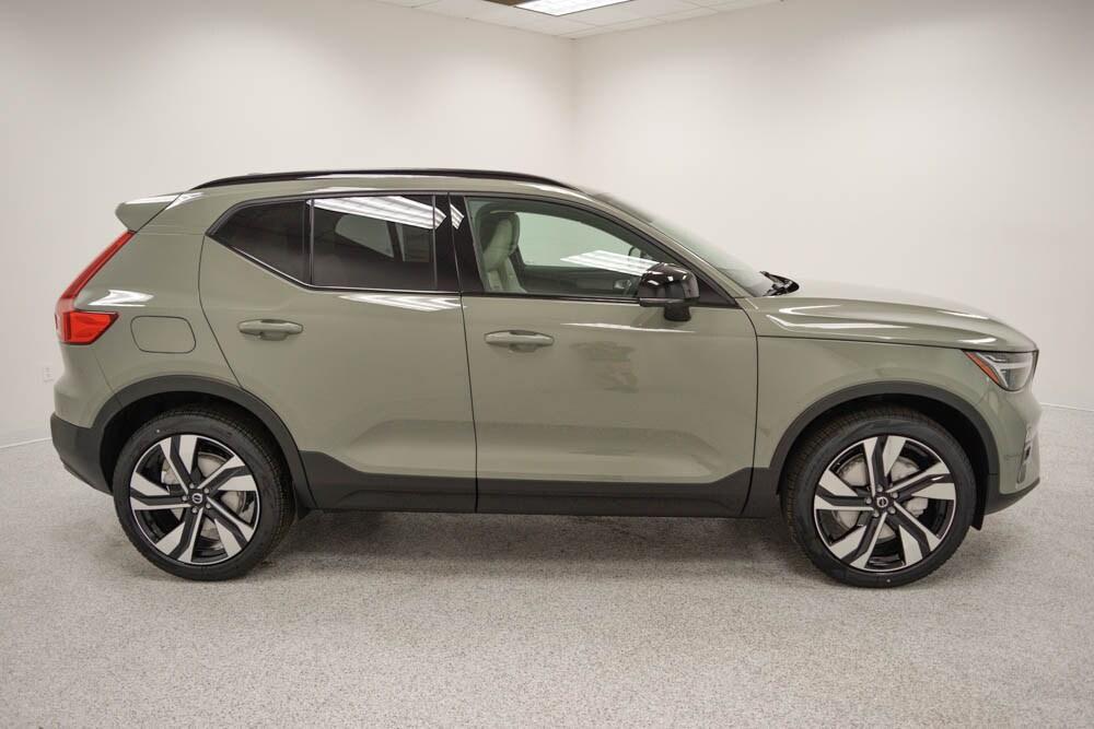 new 2025 Volvo XC40 car, priced at $49,590