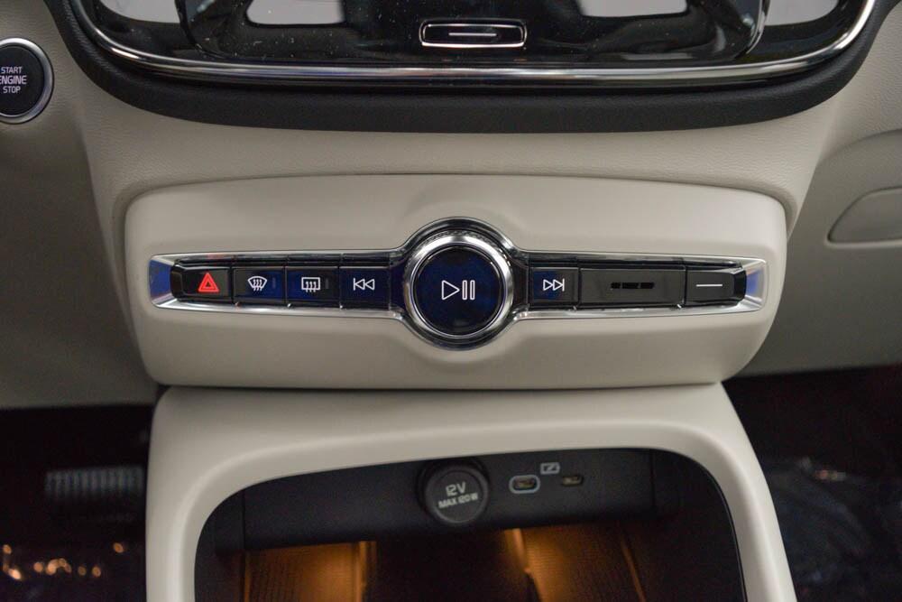 new 2025 Volvo XC40 car, priced at $49,590