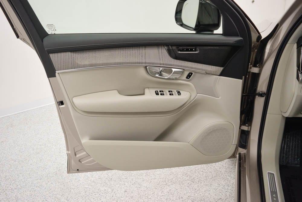 new 2026 Volvo XC90 car, priced at $78,325