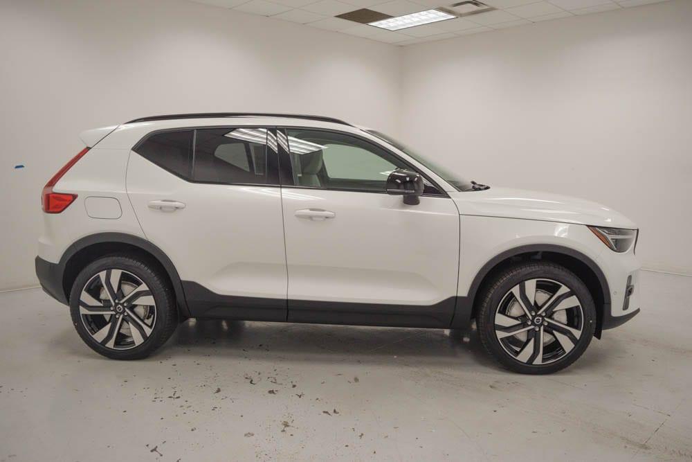 new 2025 Volvo XC40 car, priced at $49,575