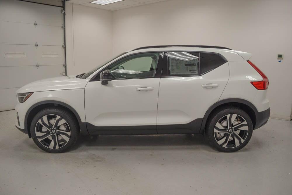 new 2025 Volvo XC40 car, priced at $49,575