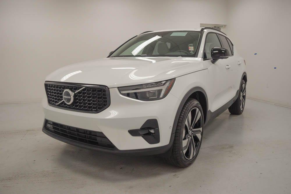 new 2025 Volvo XC40 car, priced at $49,575