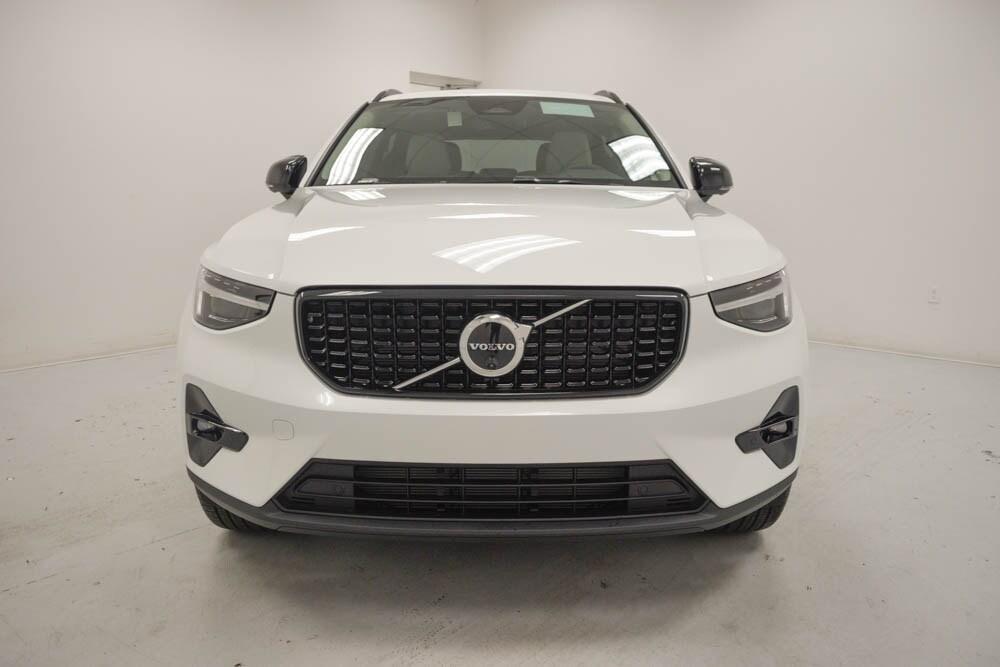 new 2025 Volvo XC40 car, priced at $49,575