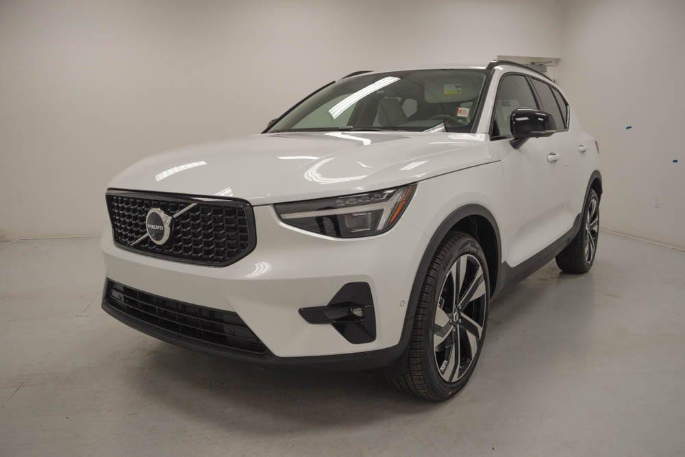 new 2025 Volvo XC40 car, priced at $52,545