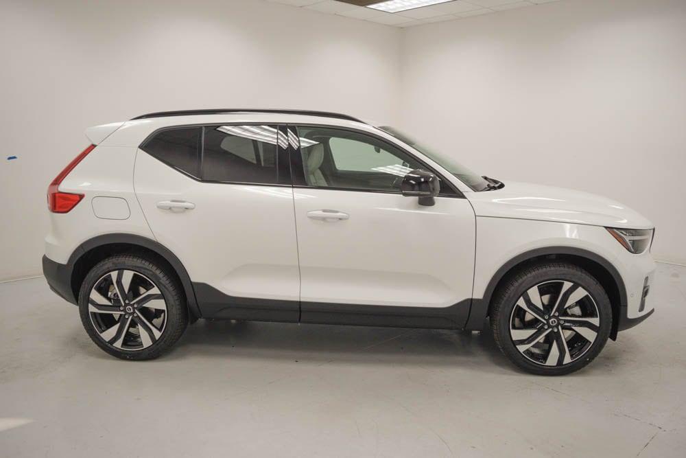 new 2025 Volvo XC40 car, priced at $52,545