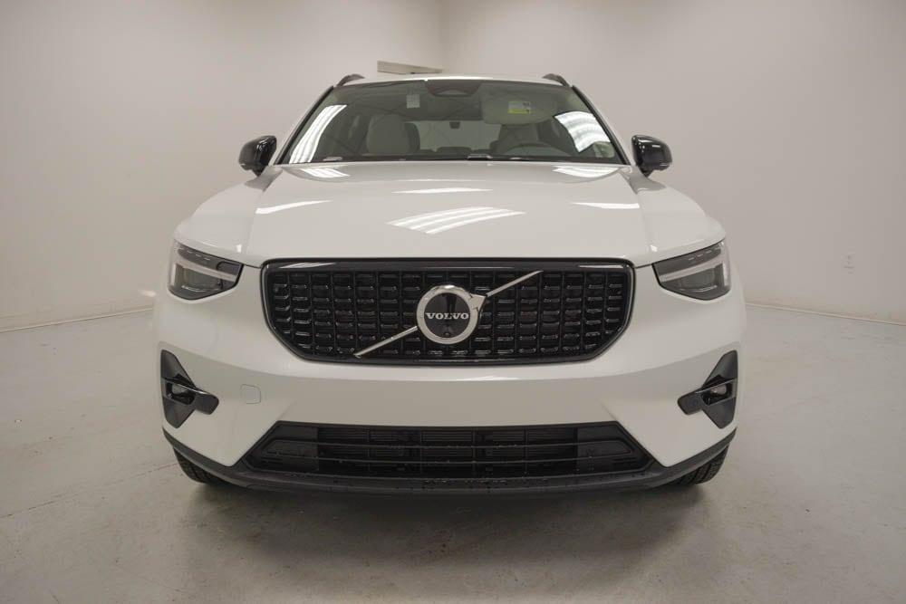 new 2025 Volvo XC40 car, priced at $52,545