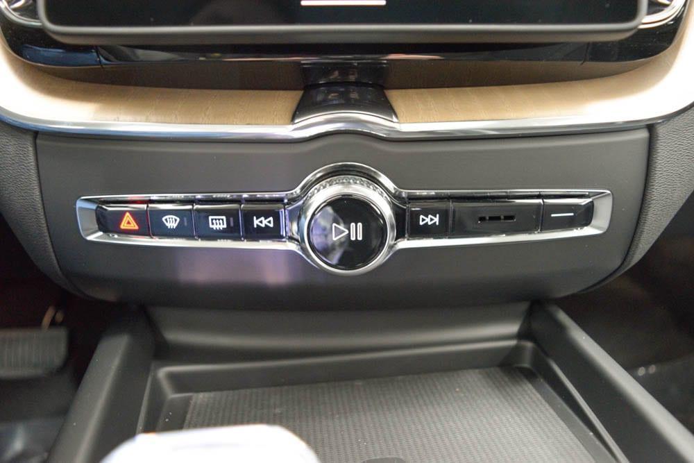 new 2026 Volvo XC60 car, priced at $59,745