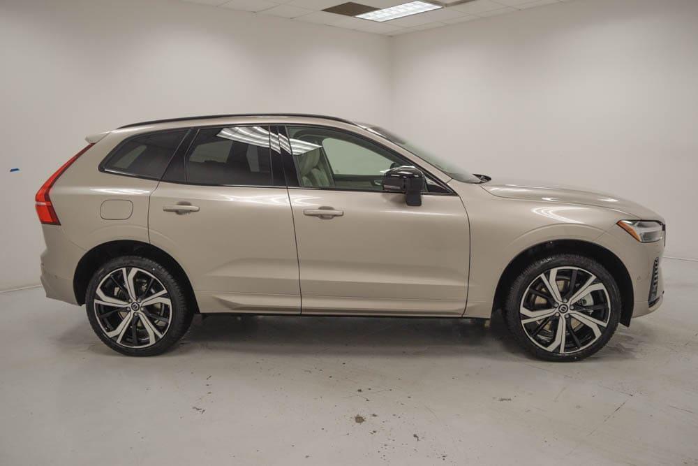 new 2025 Volvo XC60 Plug-In Hybrid car, priced at $71,485