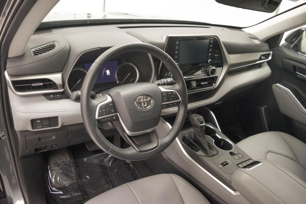 used 2022 Toyota Highlander car, priced at $36,493