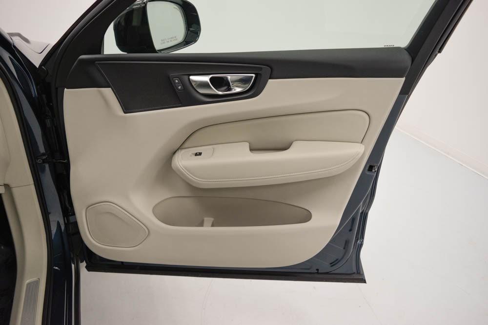 new 2025 Volvo XC60 car, priced at $50,315