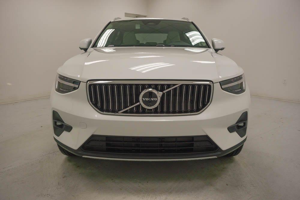 new 2025 Volvo XC40 car, priced at $50,375