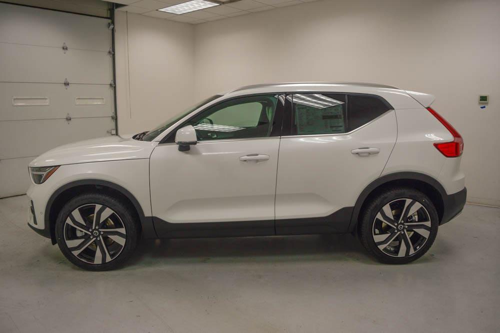 new 2025 Volvo XC40 car, priced at $50,375