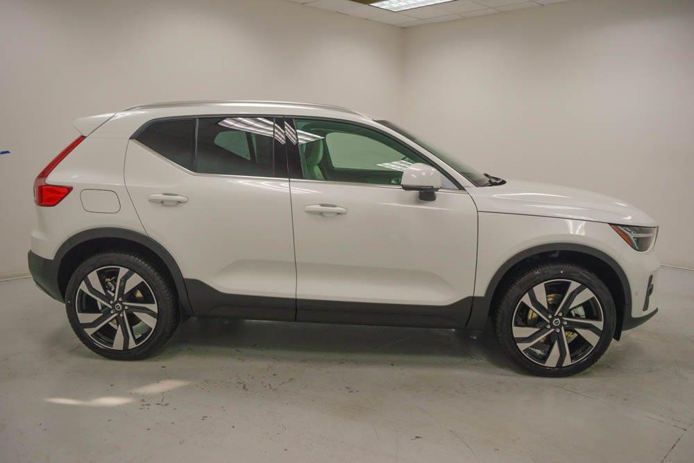 new 2025 Volvo XC40 car, priced at $50,375