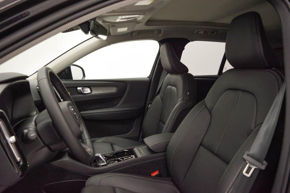 new 2025 Volvo XC40 car, priced at $49,590