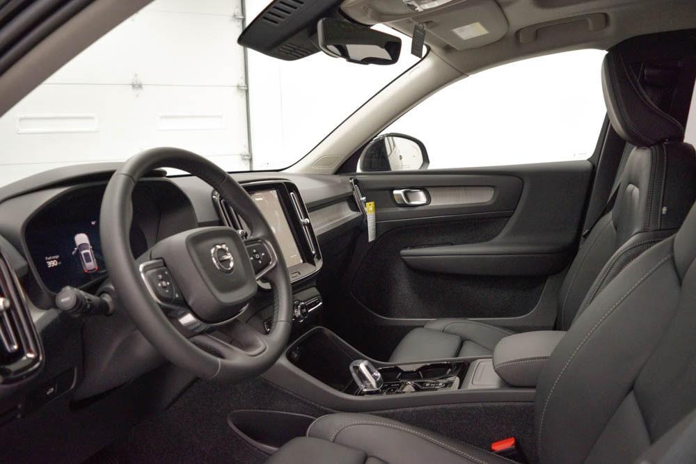 new 2025 Volvo XC40 car, priced at $49,590