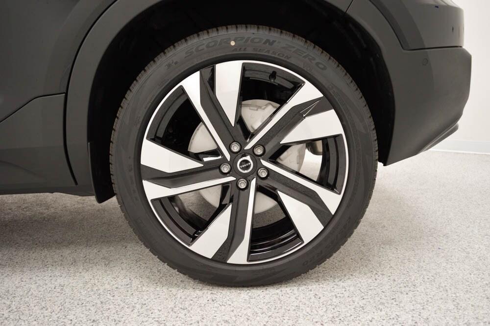 new 2025 Volvo XC40 car, priced at $49,590