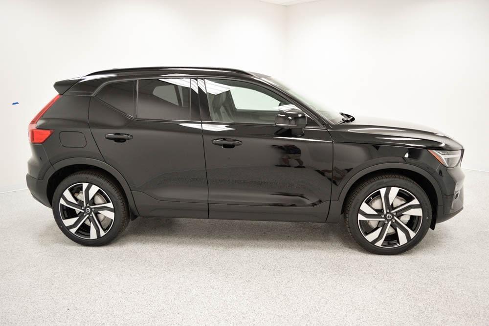 new 2025 Volvo XC40 car, priced at $49,590