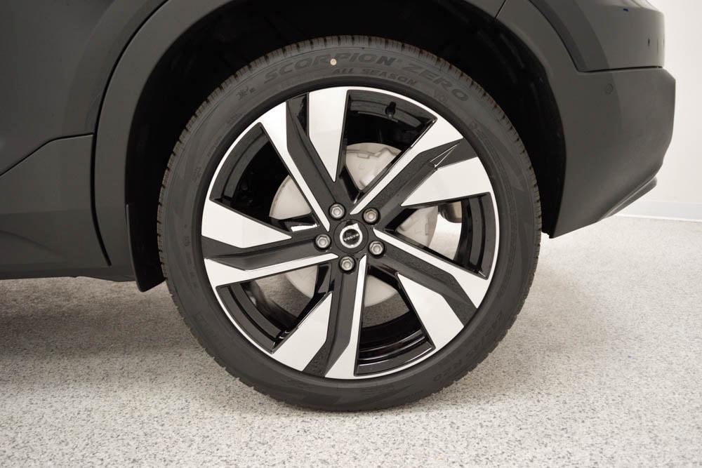 new 2025 Volvo XC40 car, priced at $49,590