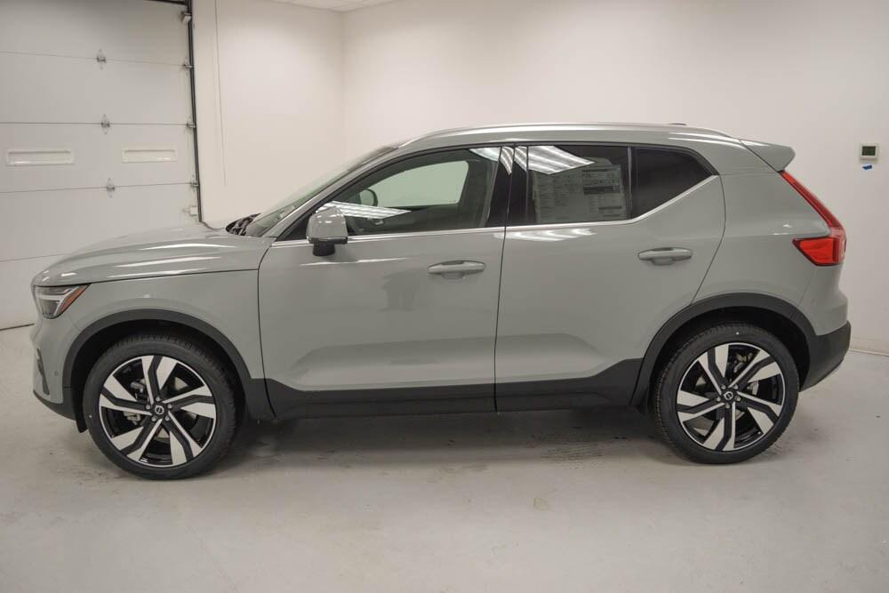 new 2025 Volvo XC40 car, priced at $52,545