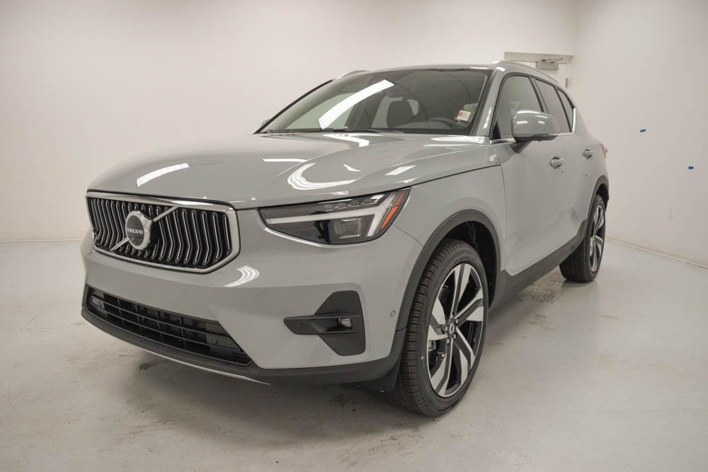 new 2025 Volvo XC40 car, priced at $52,545