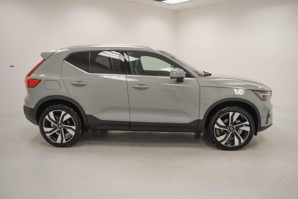 new 2025 Volvo XC40 car, priced at $52,545