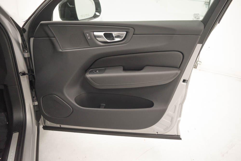 new 2025 Volvo XC60 car, priced at $50,300