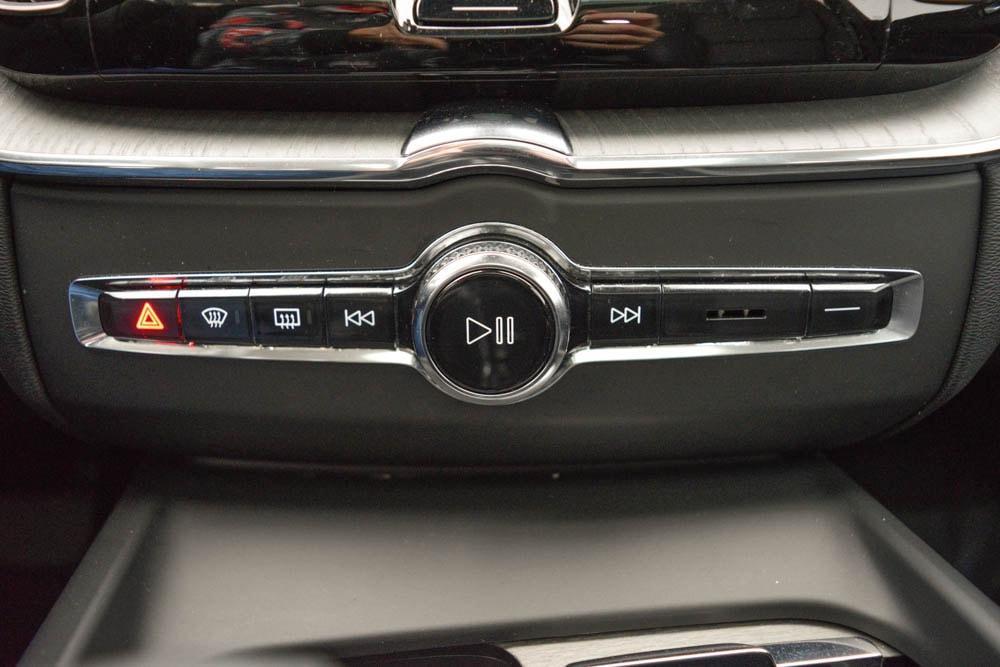 used 2025 Volvo XC60 car, priced at $38,997