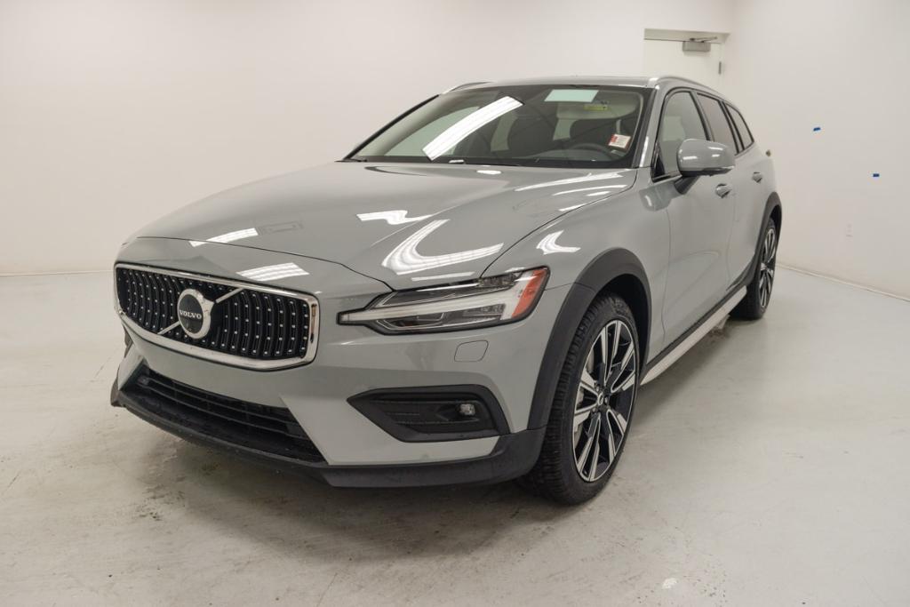 new 2024 Volvo V60 Cross Country car, priced at $58,810