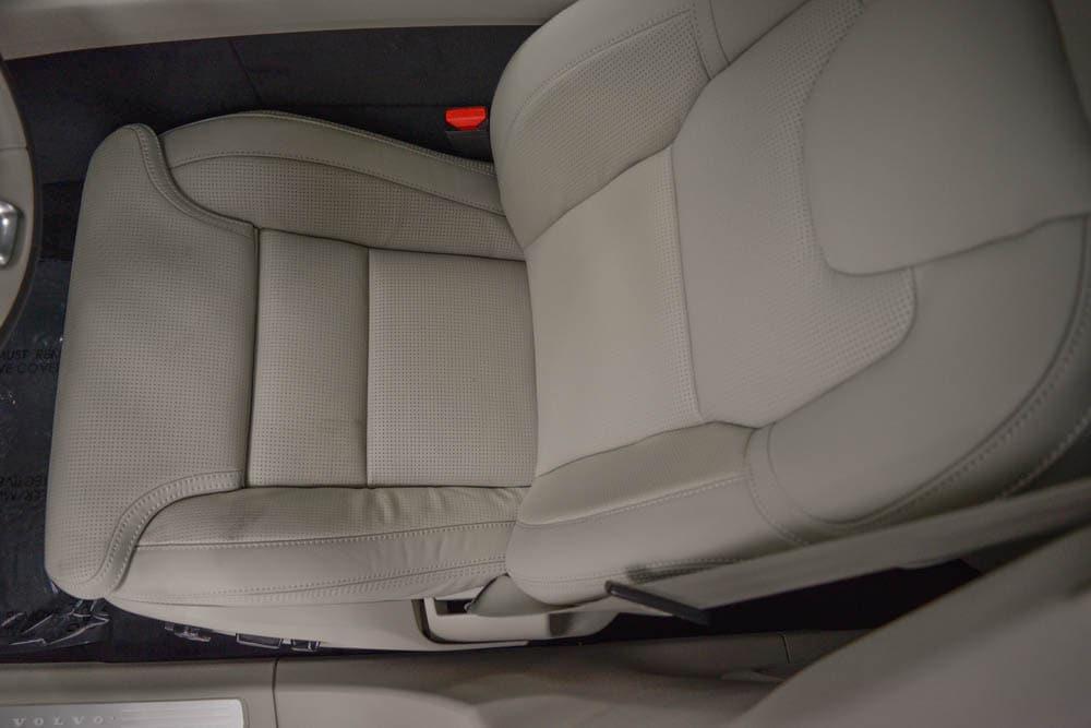 new 2026 Volvo XC60 Plug-In Hybrid car, priced at $74,825