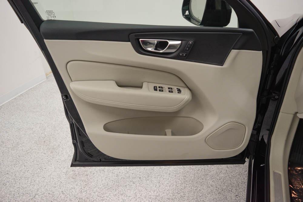 new 2025 Volvo XC60 car, priced at $53,465