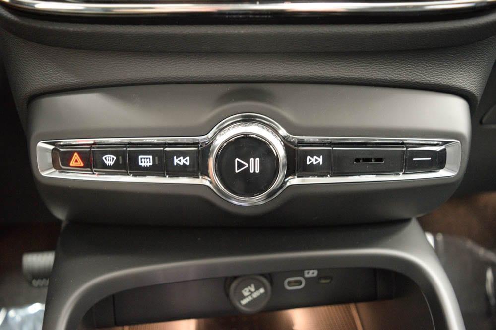 new 2026 Volvo XC40 car, priced at $51,370