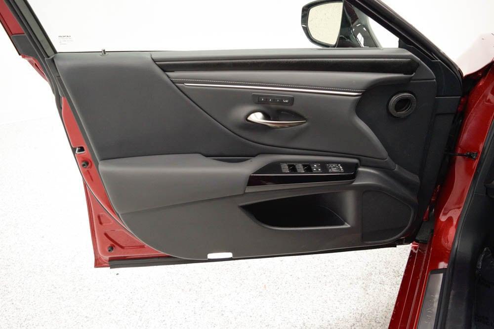 used 2023 Lexus ES 300h car, priced at $39,099