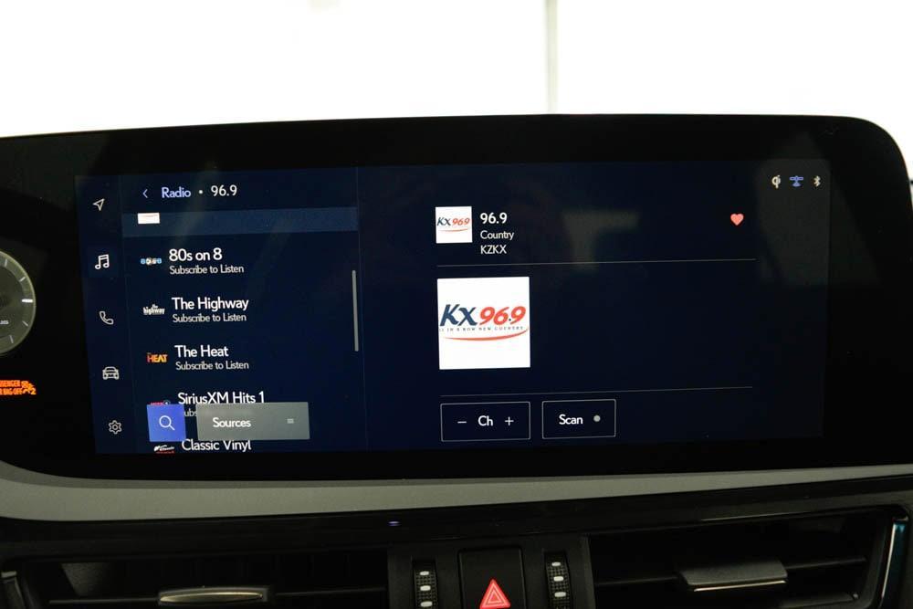 used 2023 Lexus ES 300h car, priced at $39,099