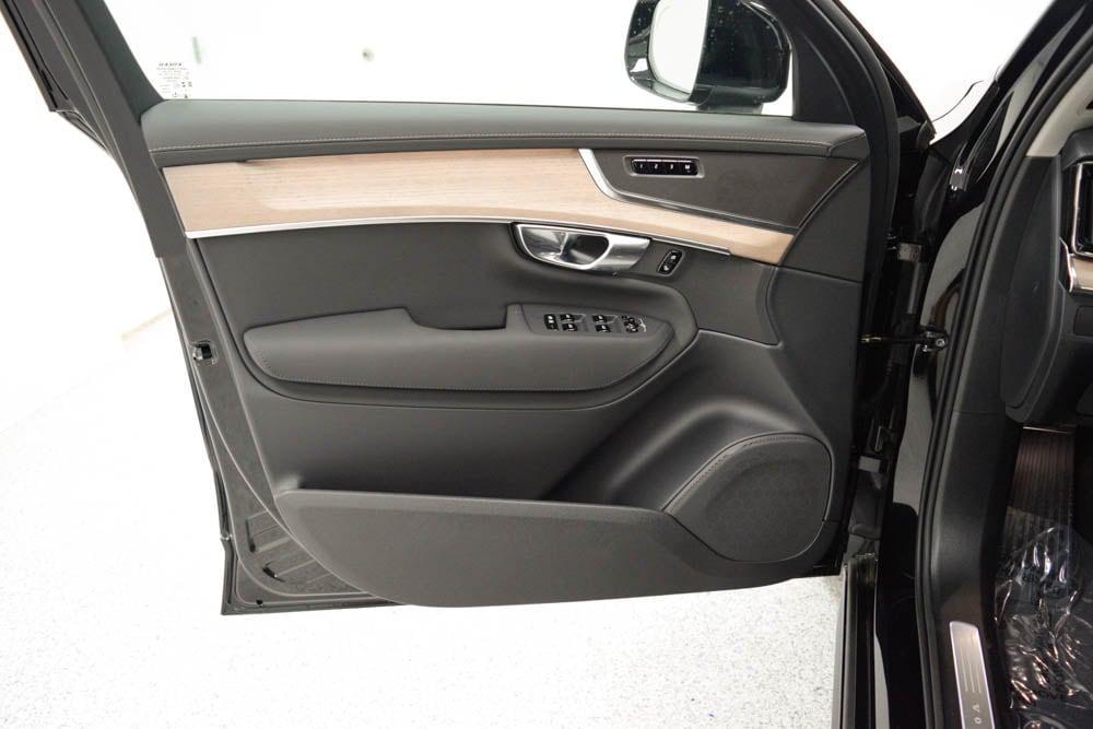 new 2025 Volvo XC90 car, priced at $69,575