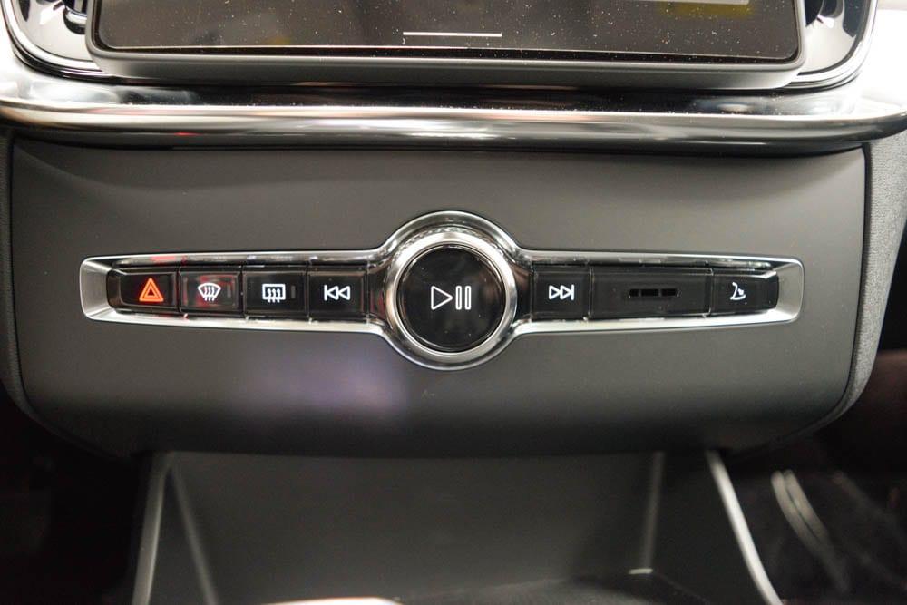 new 2025 Volvo XC90 car, priced at $69,575