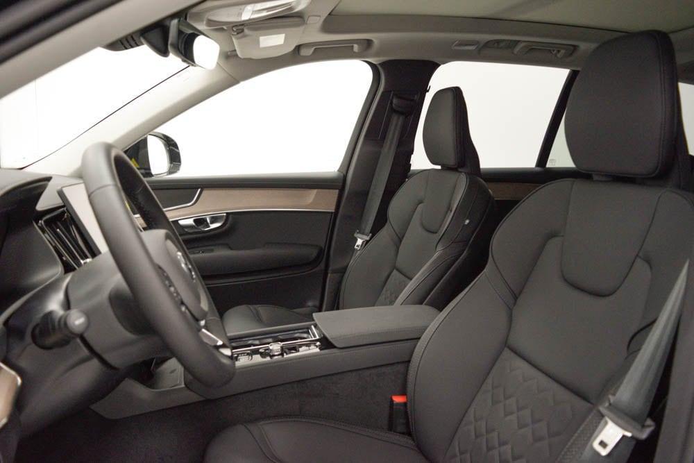 new 2025 Volvo XC90 car, priced at $69,575