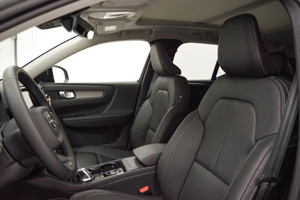 new 2025 Volvo XC40 car, priced at $49,590
