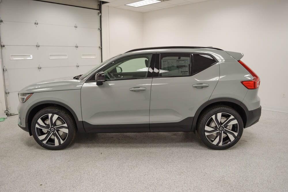 new 2025 Volvo XC40 car, priced at $49,590