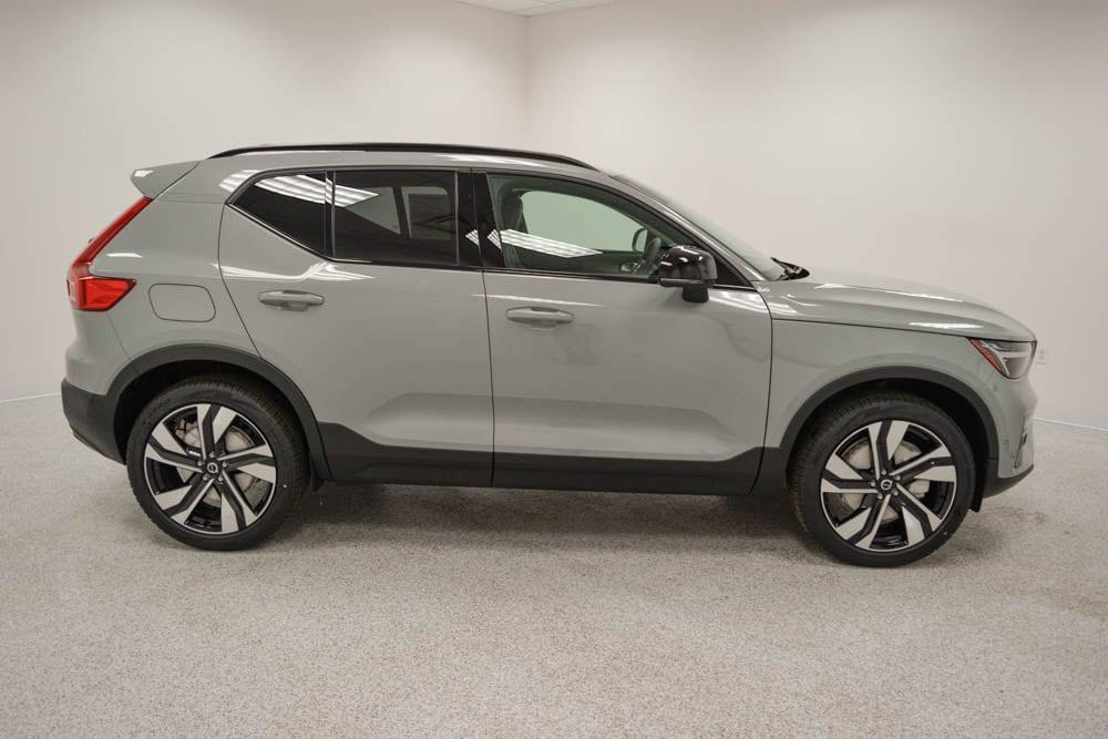 new 2025 Volvo XC40 car, priced at $49,590
