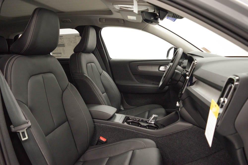 new 2025 Volvo XC40 car, priced at $49,590