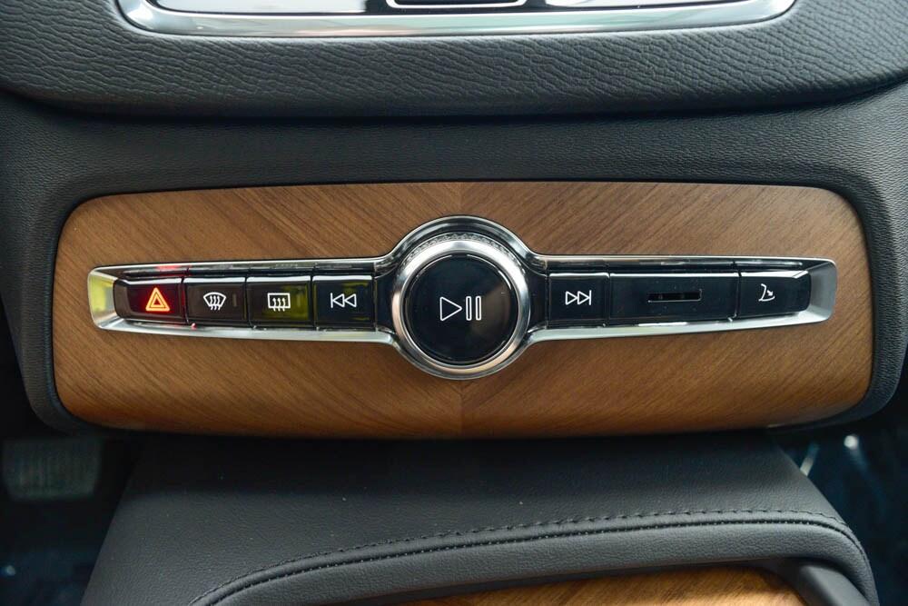 new 2025 Volvo XC90 Plug-In Hybrid car, priced at $76,375