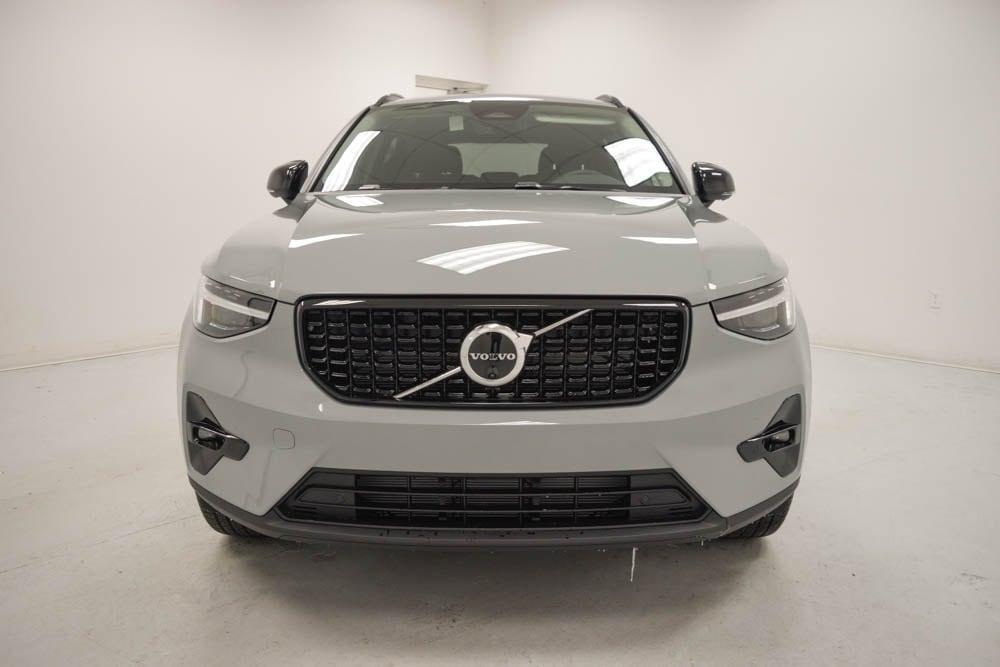 new 2025 Volvo XC40 car, priced at $51,550