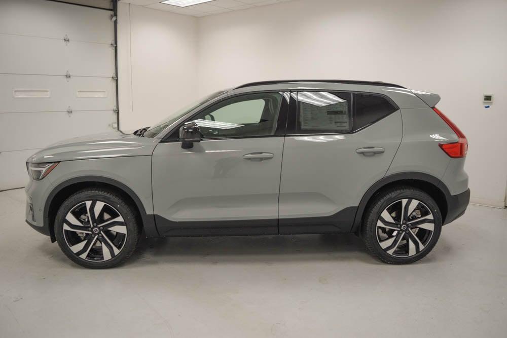 new 2025 Volvo XC40 car, priced at $51,550