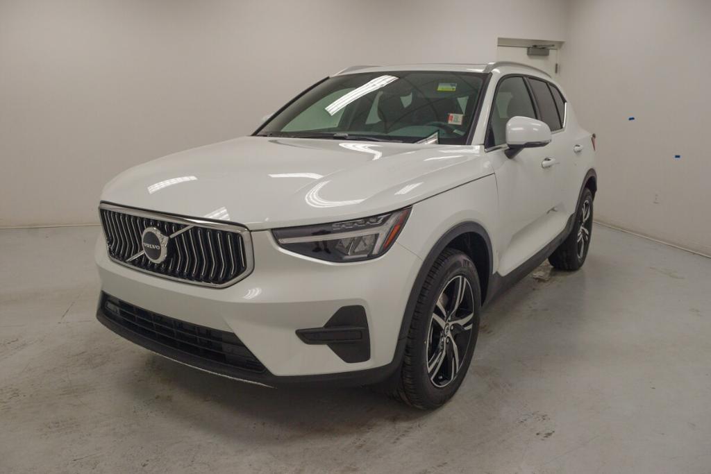 new 2024 Volvo XC40 car, priced at $44,175