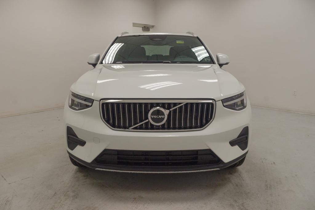 new 2024 Volvo XC40 car, priced at $44,175